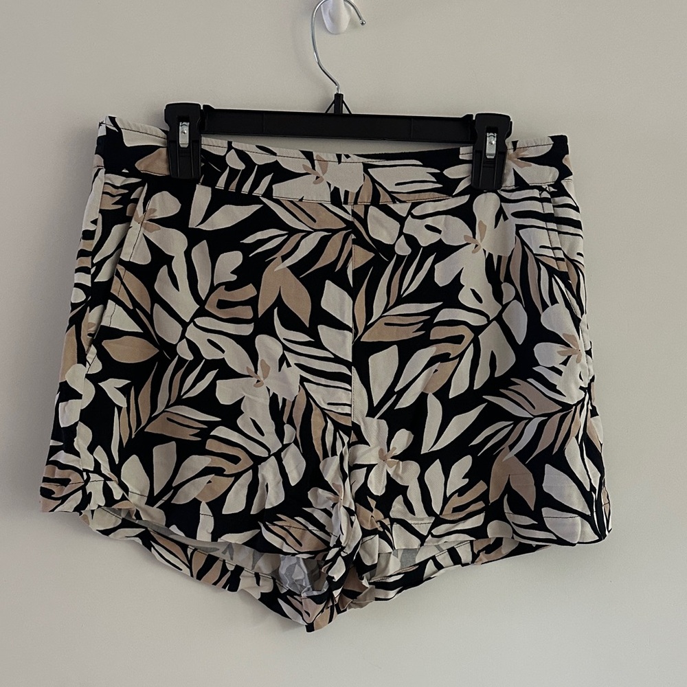 Old Navy Black and Tan Leaf Print Women's High Waist Shorts